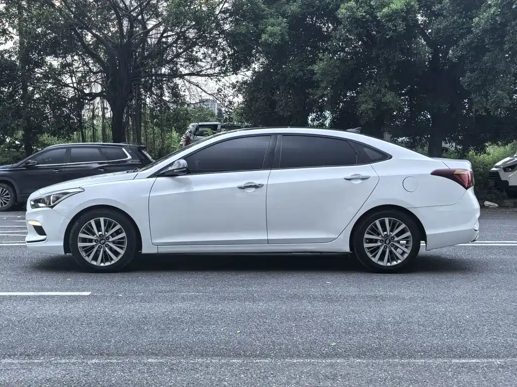Hyundai Mistra — миниатюра 3