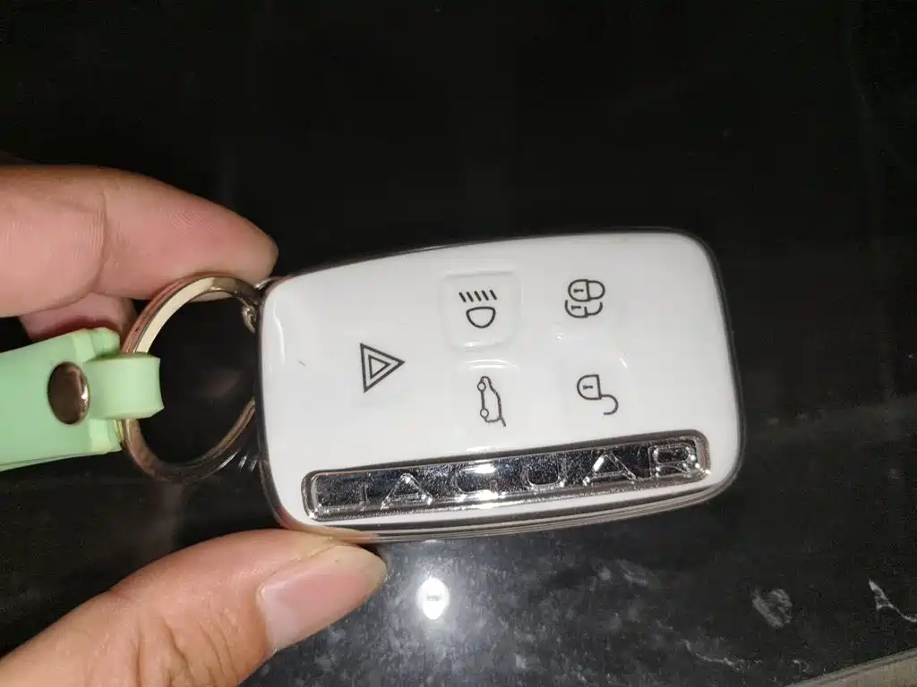 Jaguar XF — миниатюра 9