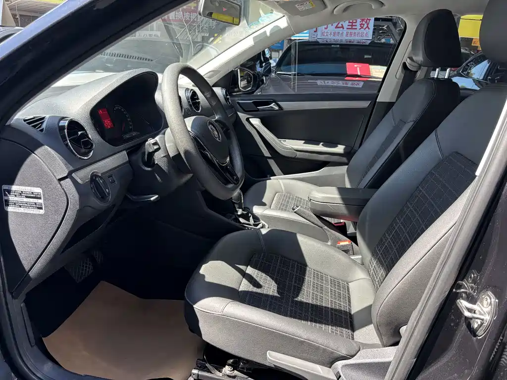 Volkswagen Jetta — миниатюра 4