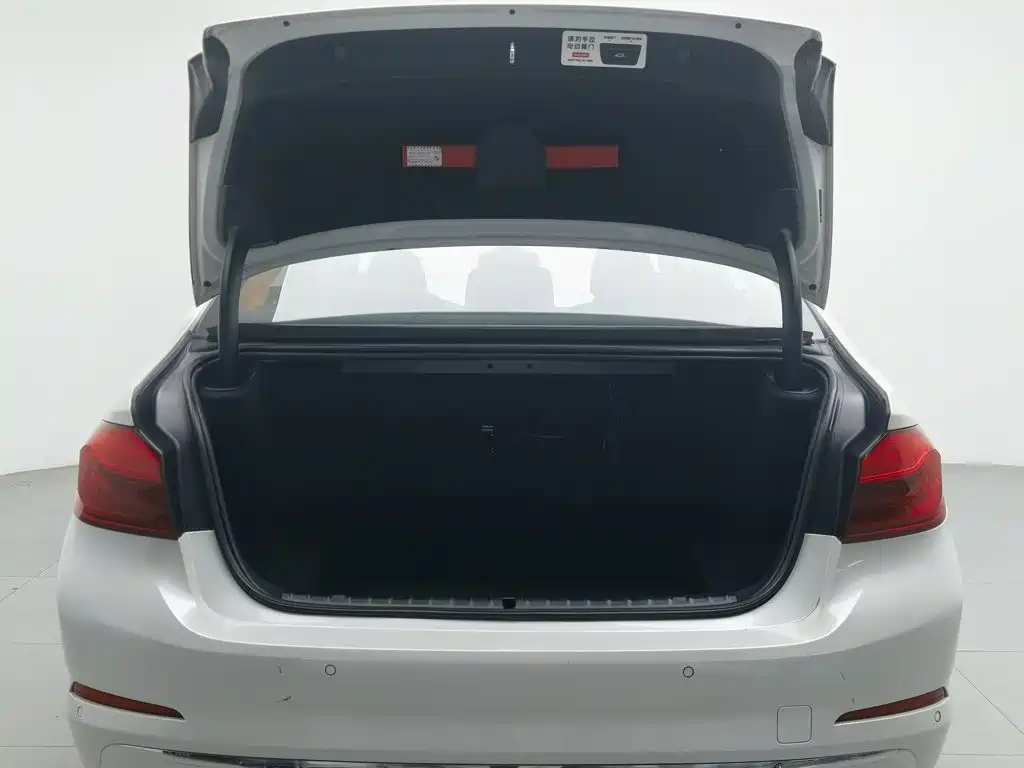 BMW 5 Series — миниатюра 16