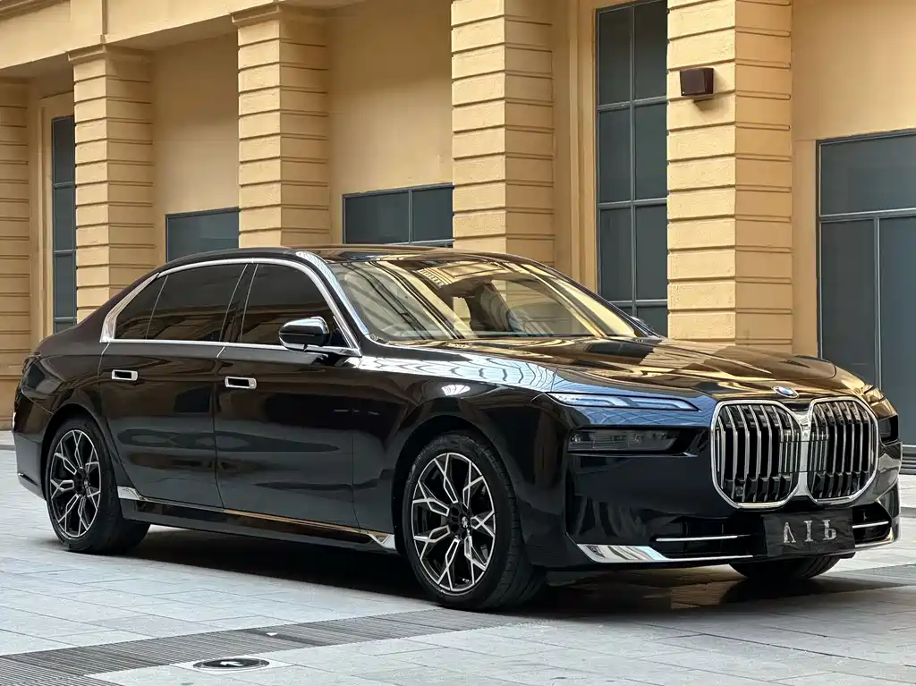 BMW 7 Series — миниатюра 13