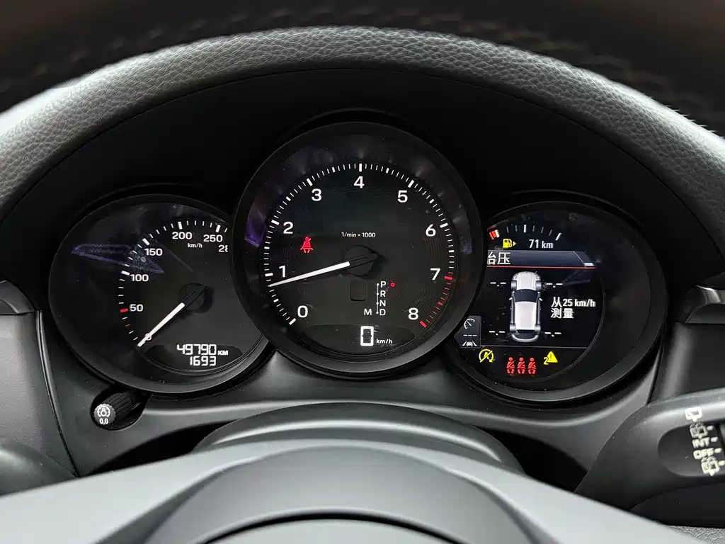 Porsche Macan — миниатюра 16