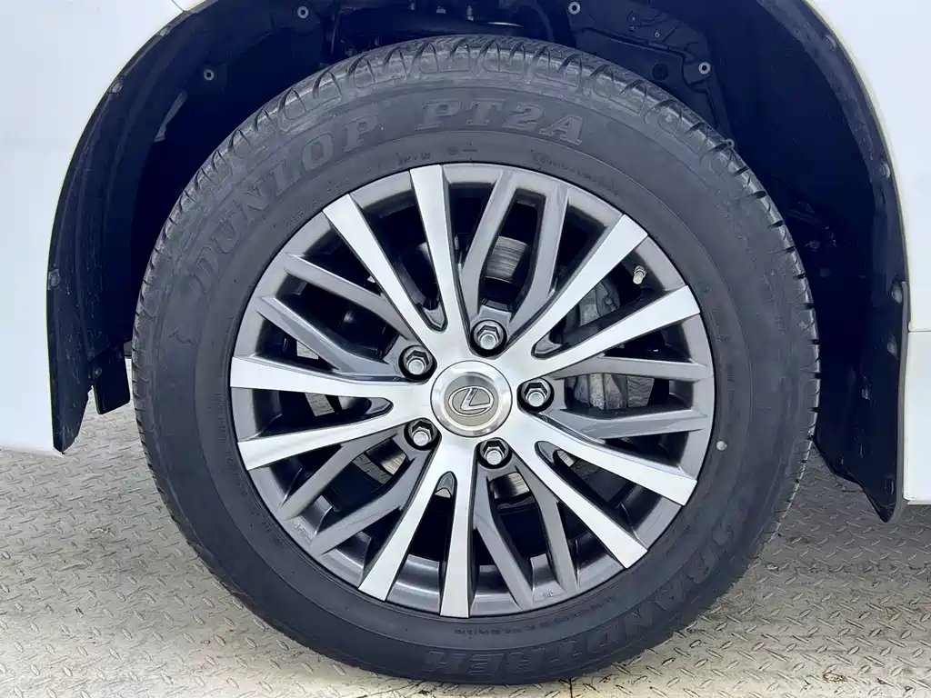 Lexus LX — миниатюра 17