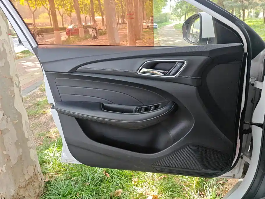 Roewe i5 — миниатюра 7