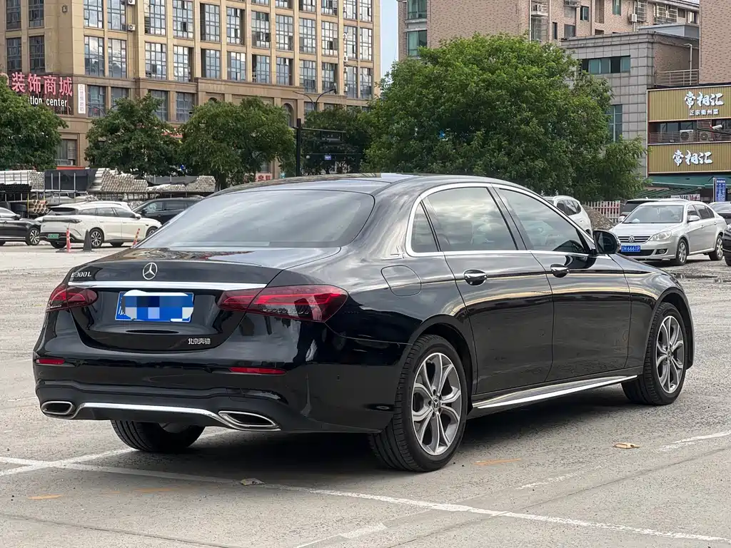 Mercedes-Benz E-Class — миниатюра 4