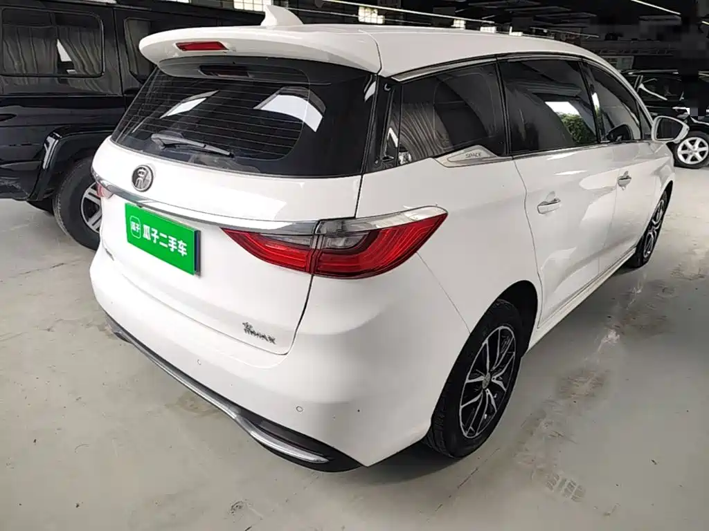 BYD MAX — миниатюра 7