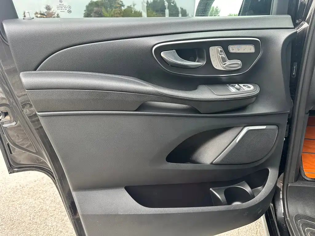 Mercedes-Benz V-Class — миниатюра 14