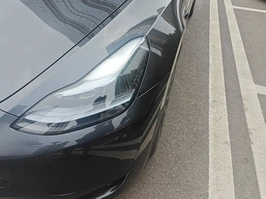 Tesla Model Y — миниатюра 5