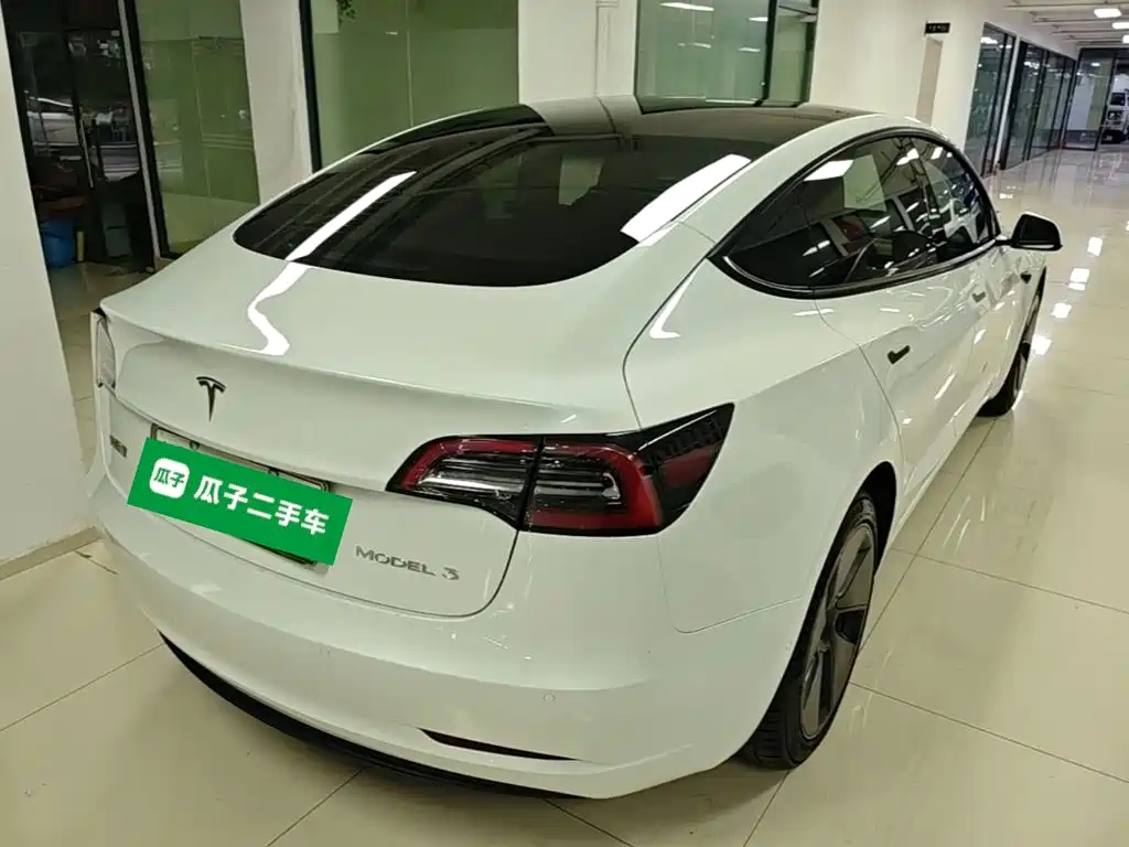 Tesla Model 3 — миниатюра 7