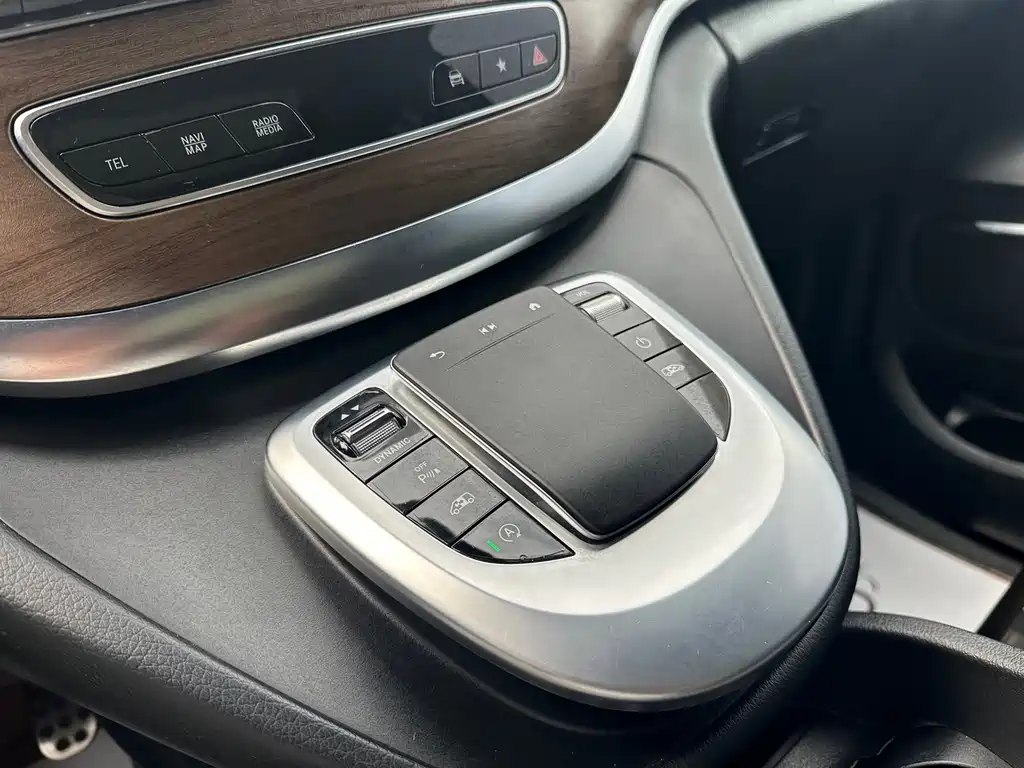 Mercedes-Benz V-Class — миниатюра 13