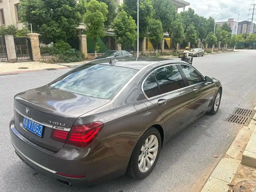BMW 7 Series — миниатюра 5