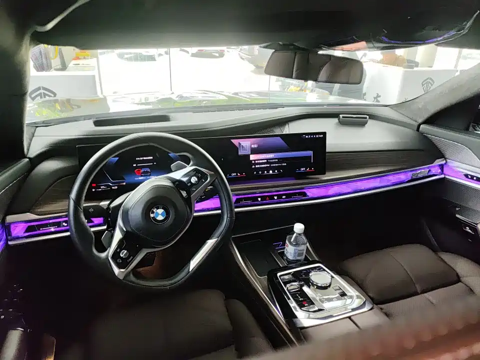 BMW 7 Series — миниатюра 4
