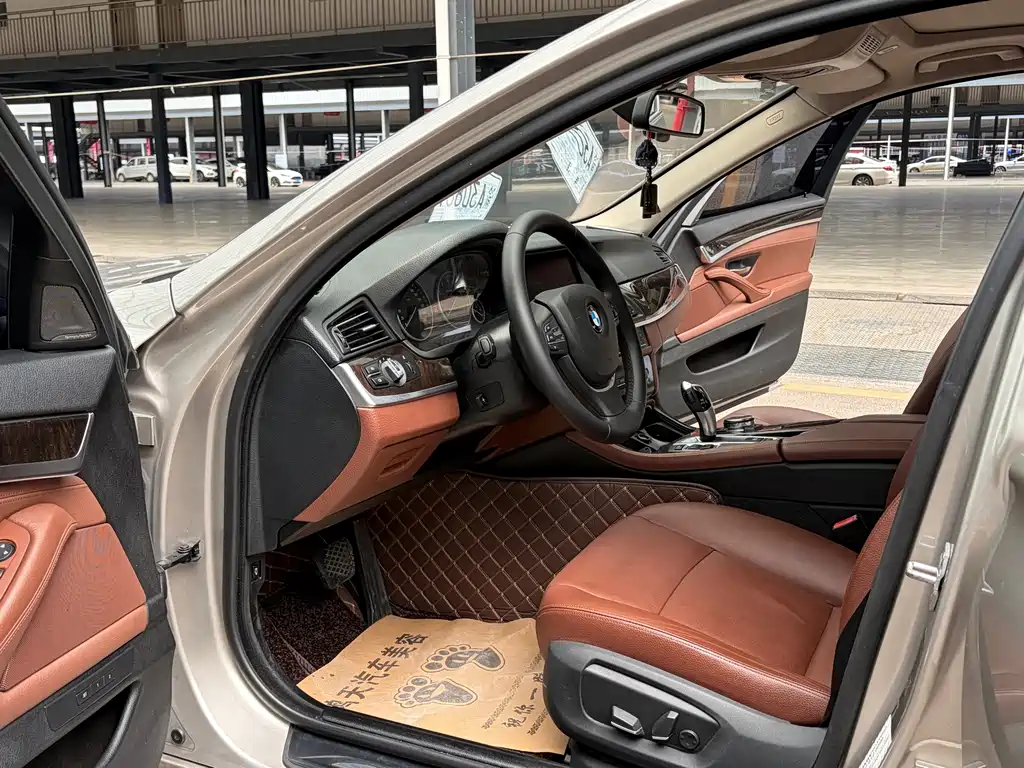 BMW 5 Series — миниатюра 8