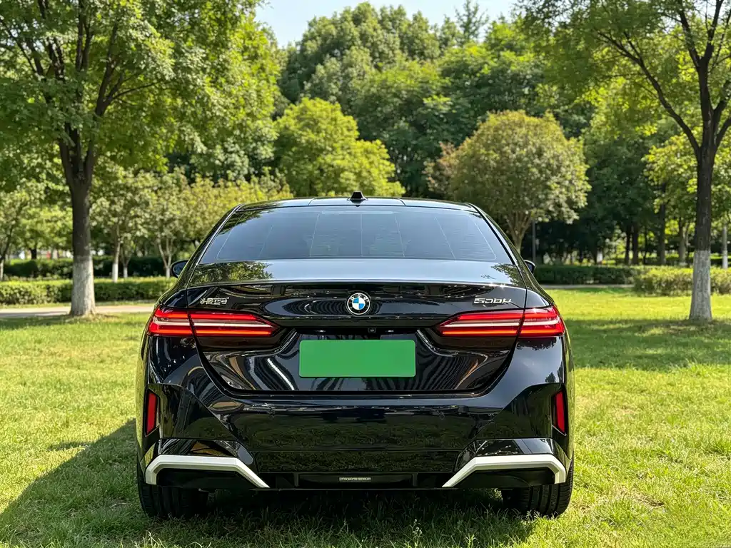 BMW 5 Series — миниатюра 7