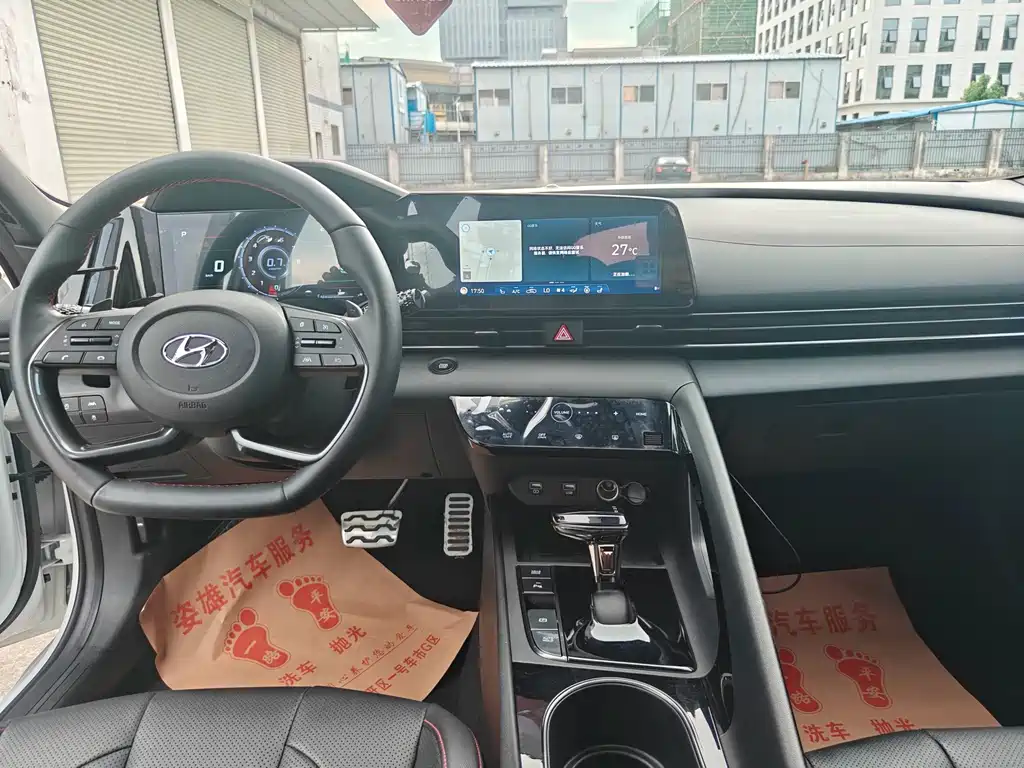 Hyundai Elantra — миниатюра 12