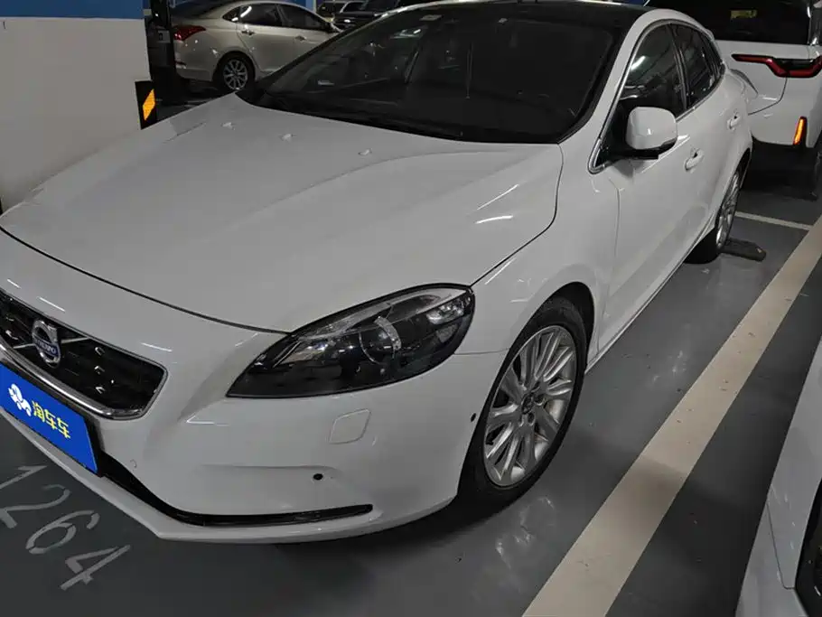 Volvo V40 2014