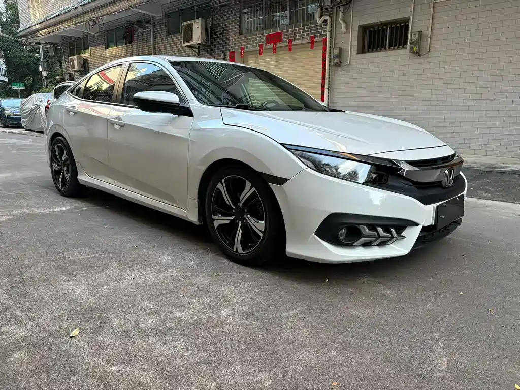 Honda Civic 2016 220TURBO CVT Luxury
