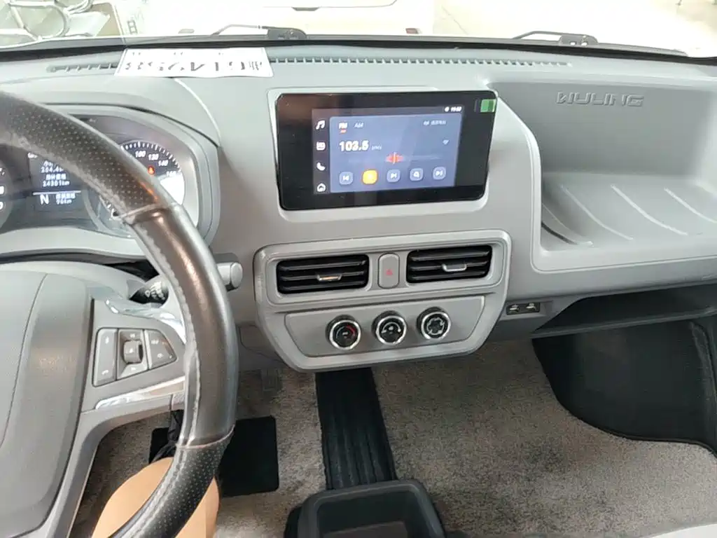 Wuling Yangguang — миниатюра 13