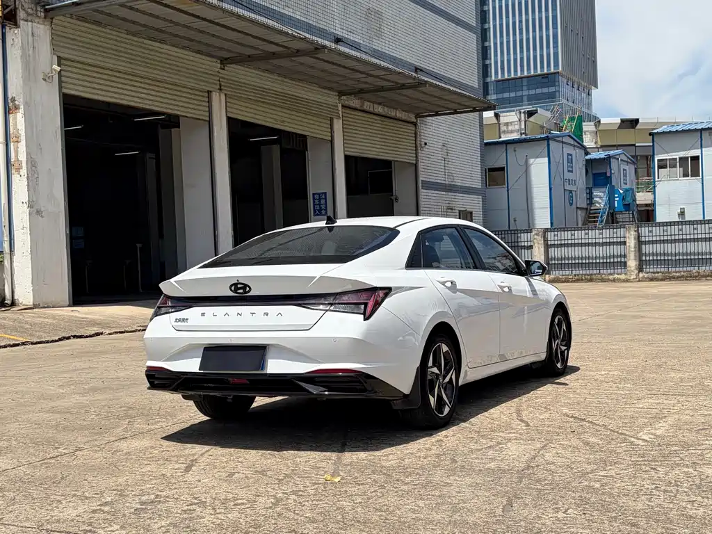 Hyundai Elantra — миниатюра 7
