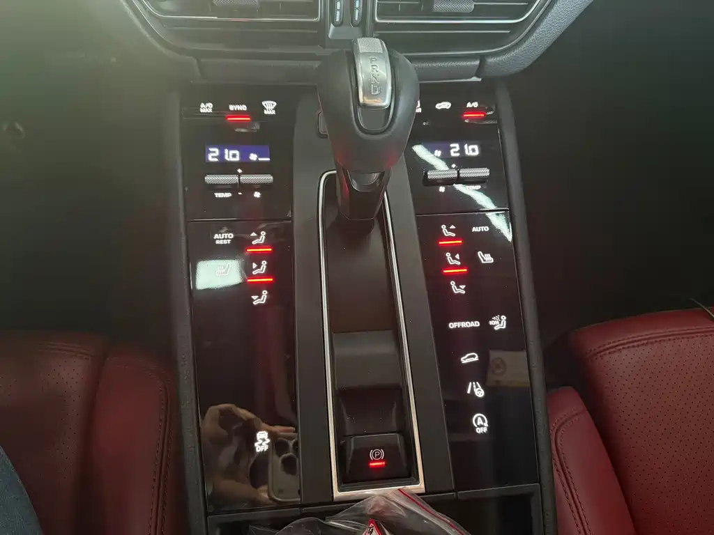 Porsche Macan — миниатюра 10