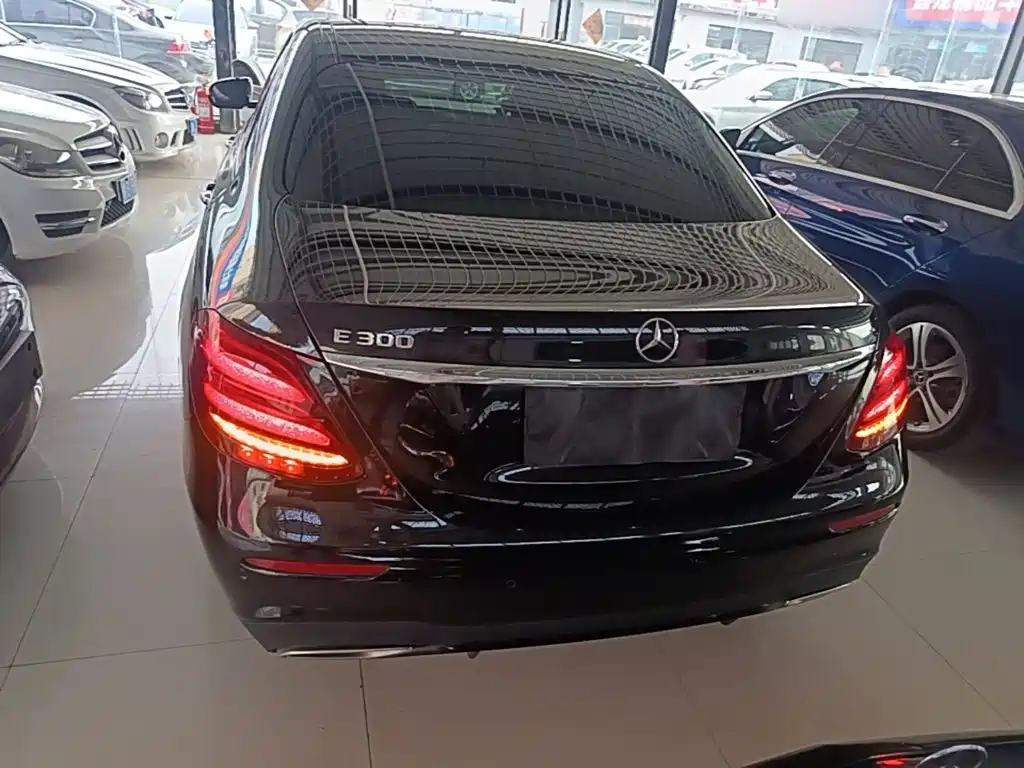 Mercedes-Benz E-Class (Import) — миниатюра 6