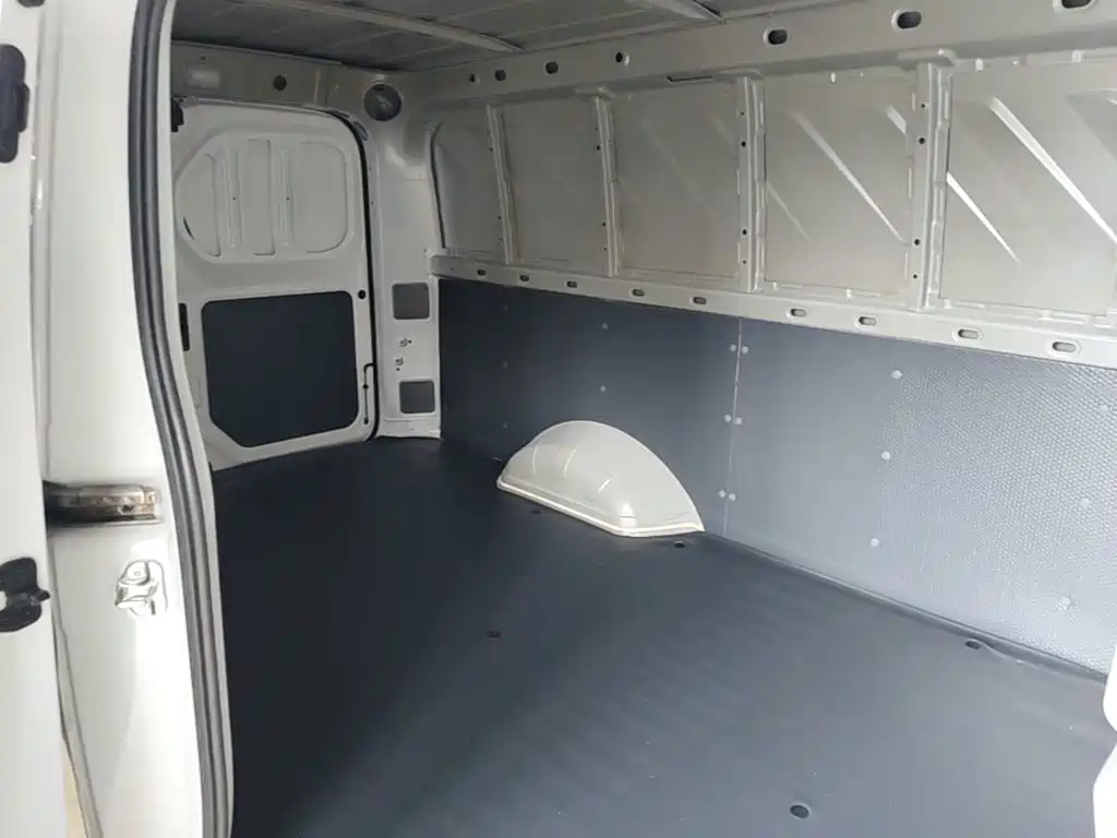 Wuling Yangguang — миниатюра 17