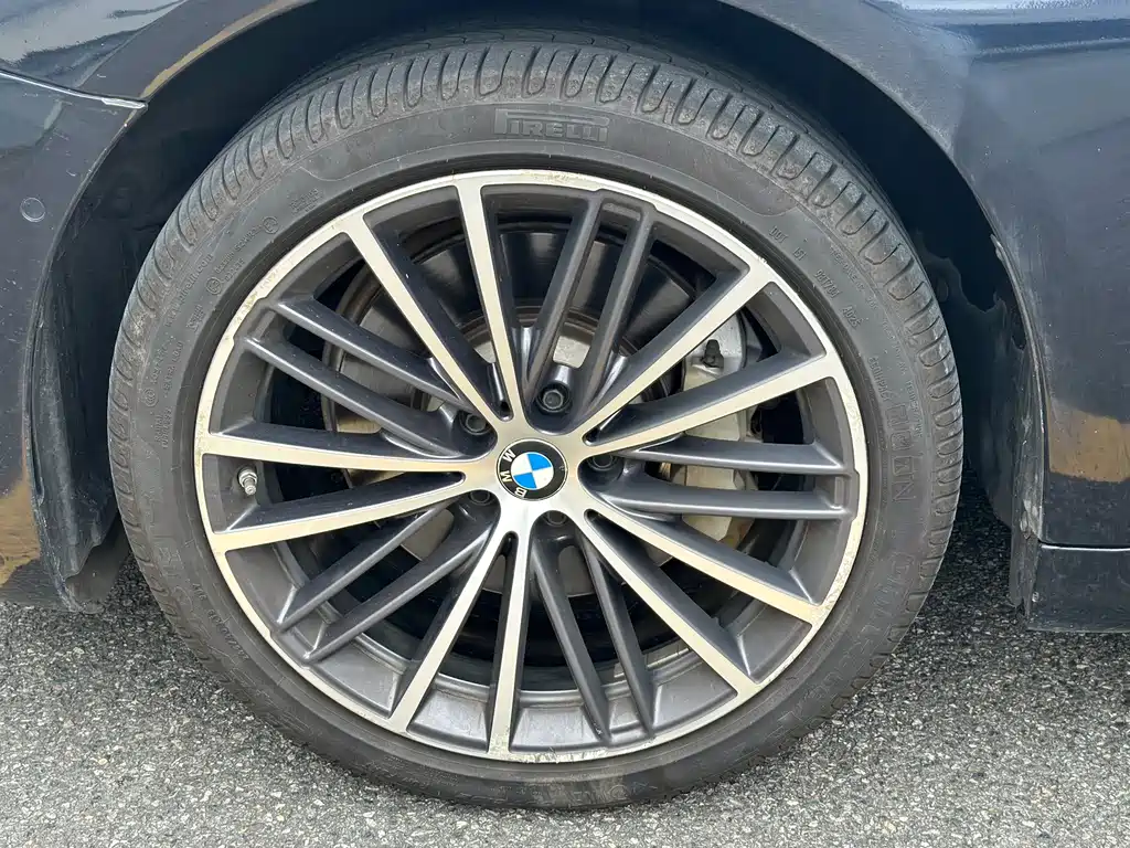 BMW 5 Series — миниатюра 19