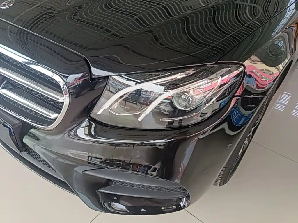 Mercedes-Benz E-Class (Import) — миниатюра 24