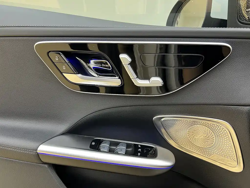 Mercedes-Benz C-Class — миниатюра 8