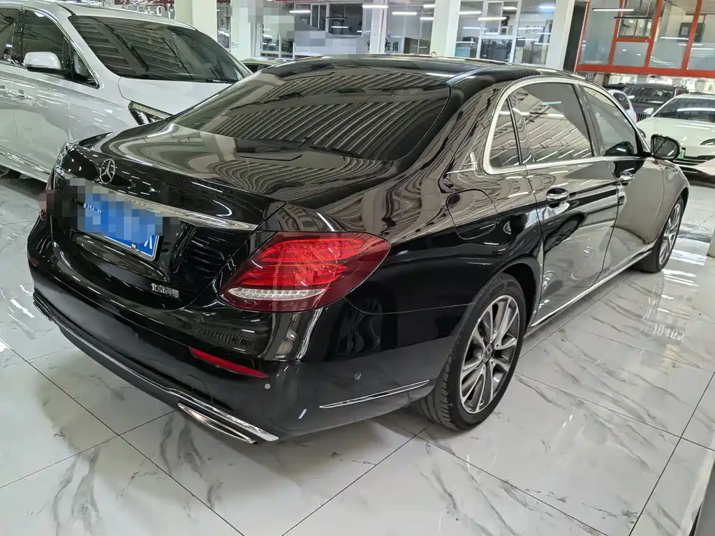 Mercedes-Benz E-Class — миниатюра 5