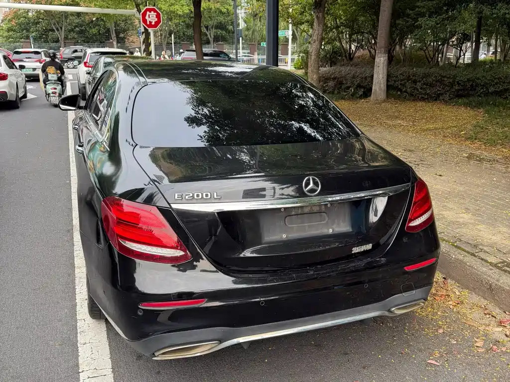 Mercedes-Benz E-Class — миниатюра 8