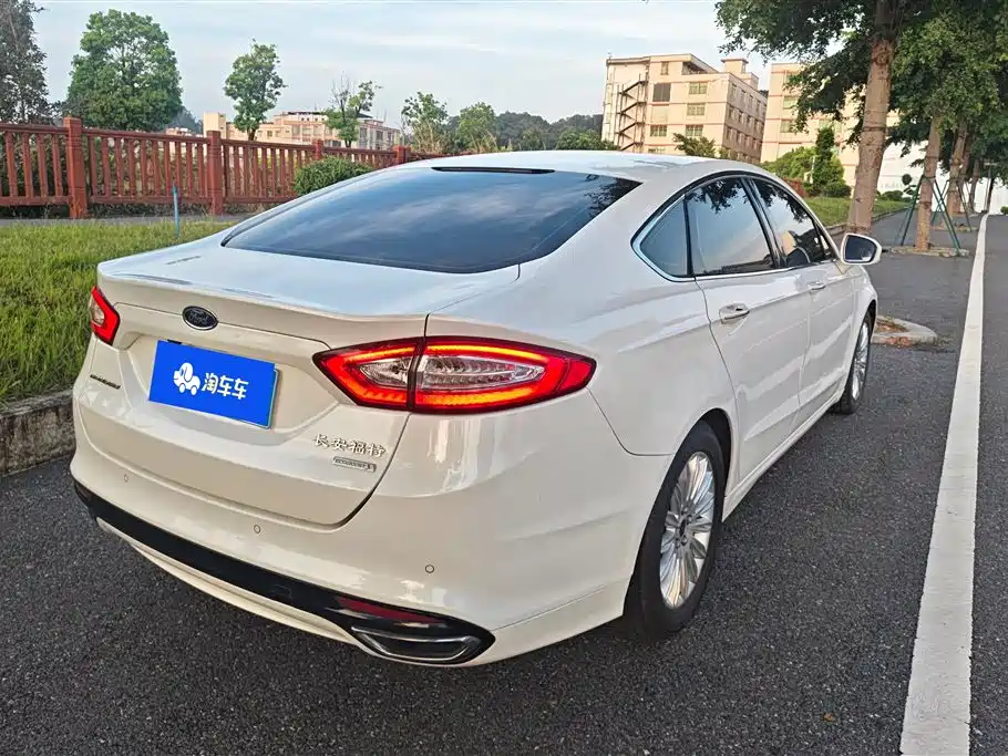 Ford Mondeo 2013 2.0L GTDi200 Fashion