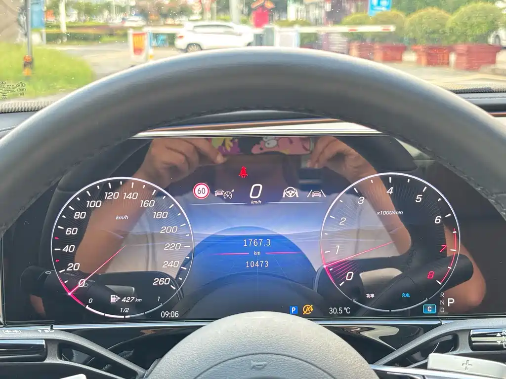 Mercedes-Benz E-Class — миниатюра 9