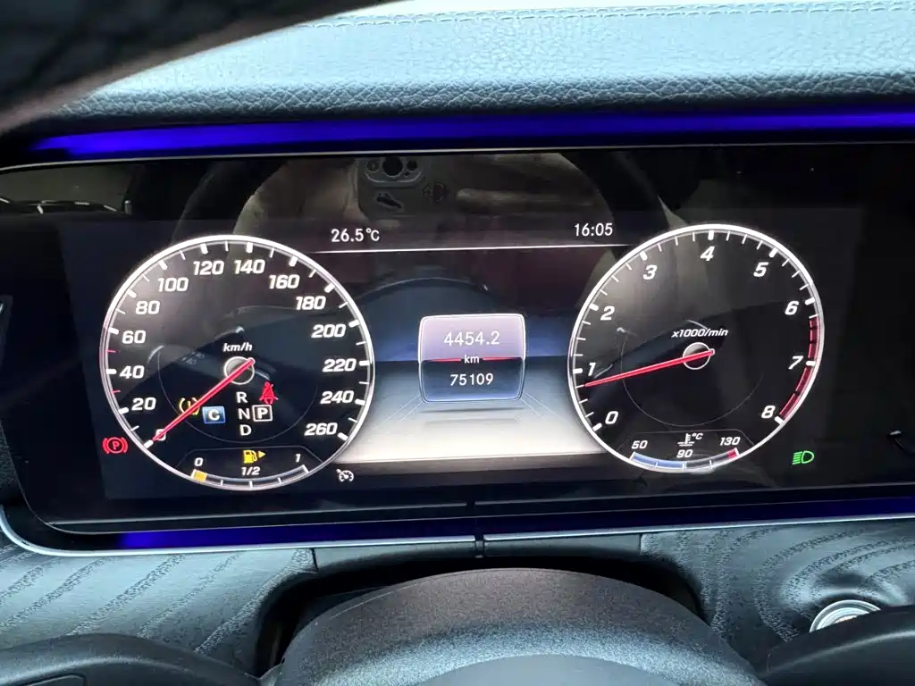 Mercedes-Benz E-Class — миниатюра 21