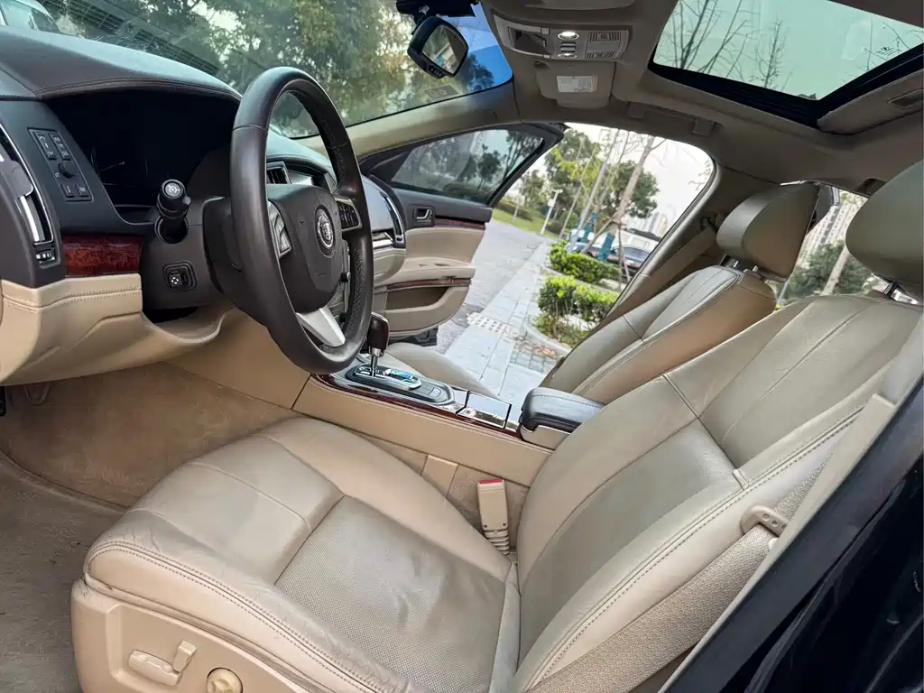 Cadillac SLS 2011 2.0T Luxury