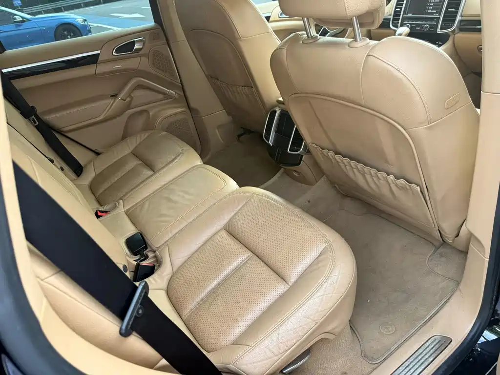Porsche Cayenne — миниатюра 5