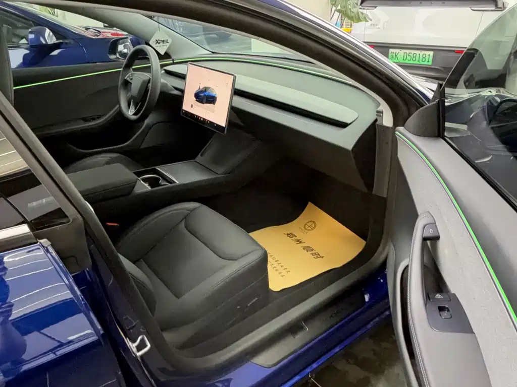 Tesla Model 3 — миниатюра 6
