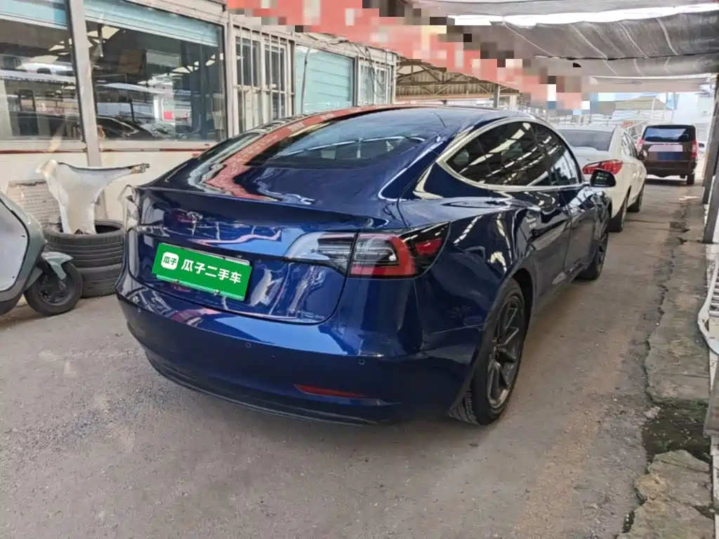 Tesla Model 3 — миниатюра 7