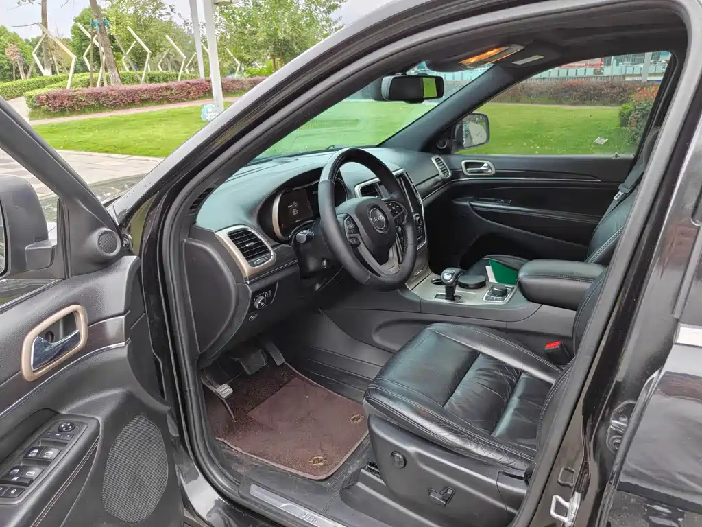Jeep Grand Cherokee (Import) — миниатюра 5