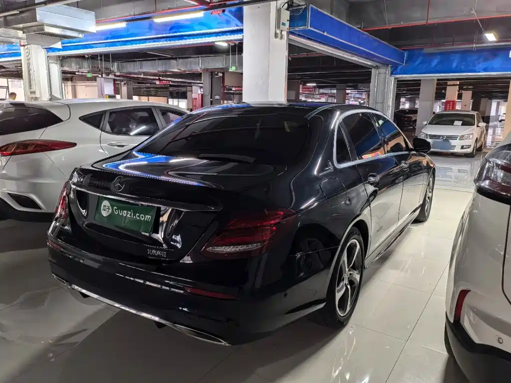Mercedes-Benz E-Class — миниатюра 7