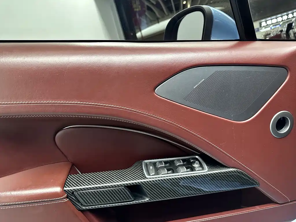 Aston Martin Rapide — миниатюра 17