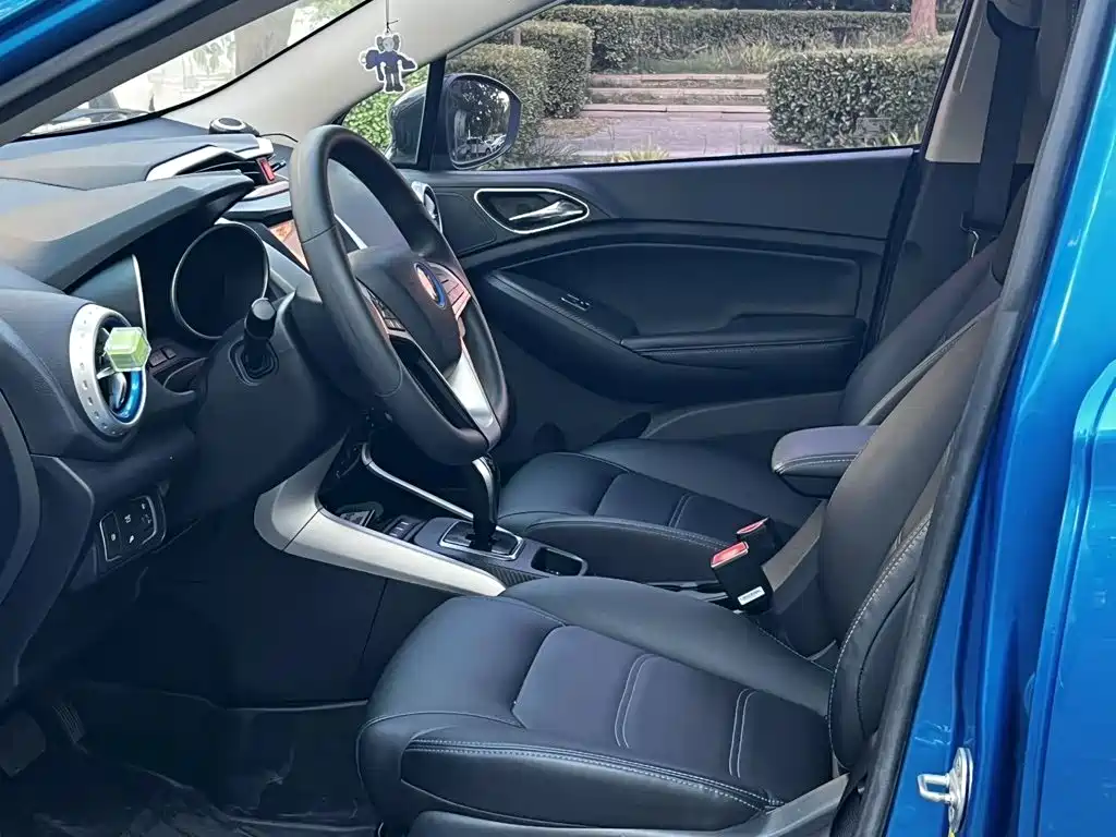 BYD Yuan EV — миниатюра 9