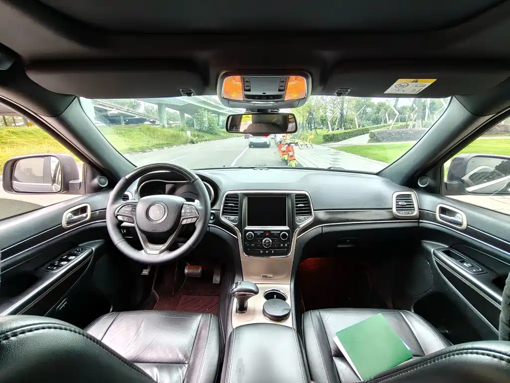 Jeep Grand Cherokee (Import) — миниатюра 7