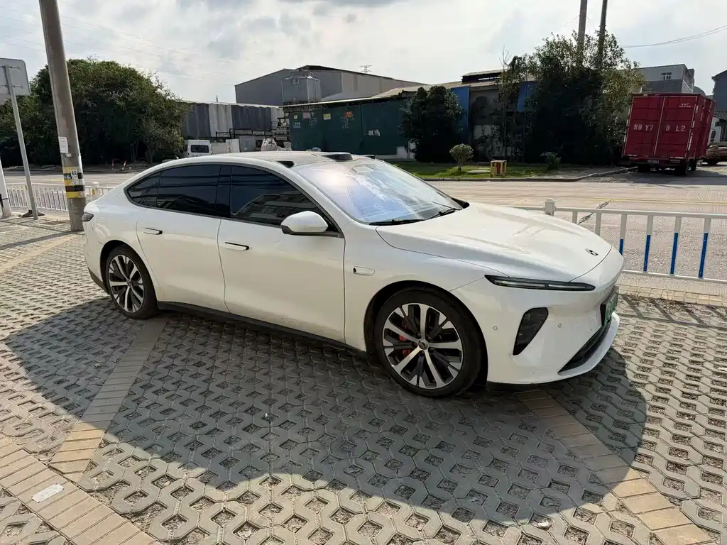 NIO ET7