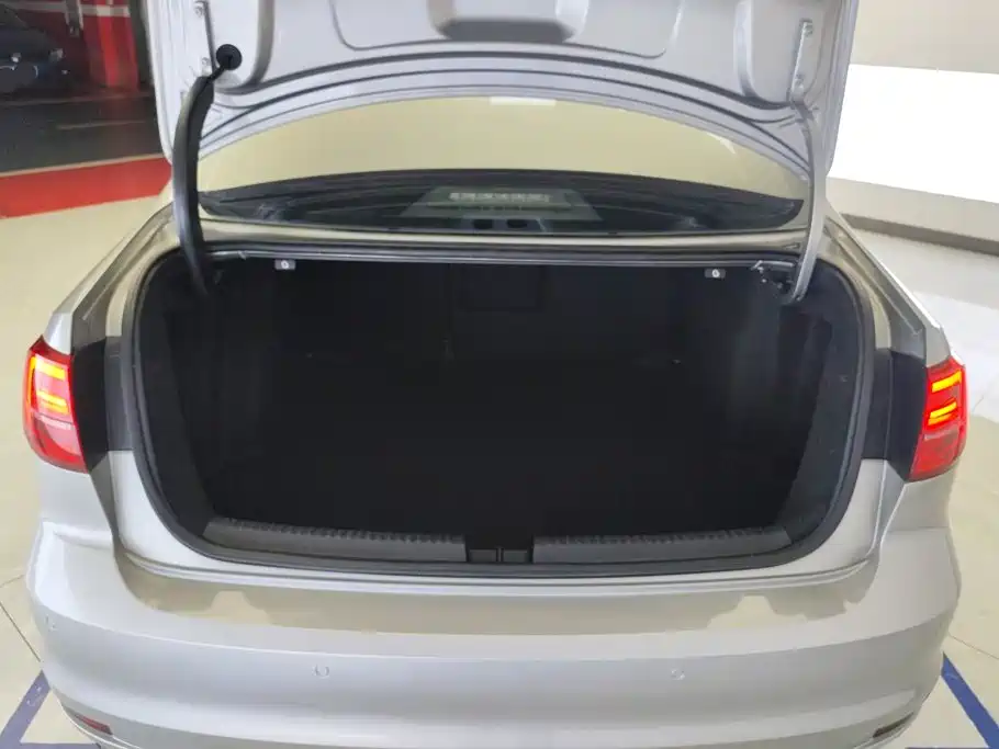 Volkswagen Sagitar — миниатюра 4