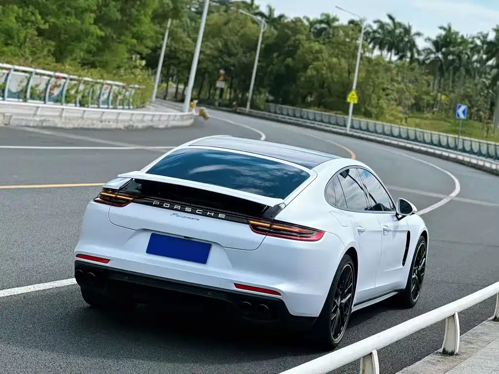Porsche Panamera — миниатюра 7