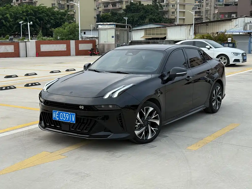 Lynk & Co 03