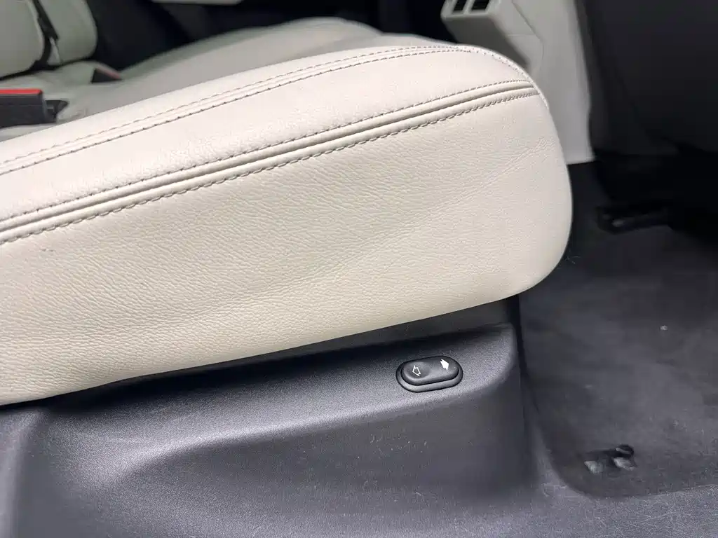 Land Rover Velar — миниатюра 19