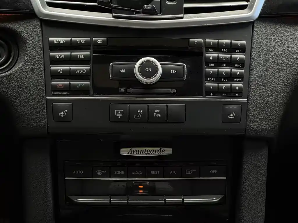 Mercedes-Benz E-Class (Import) — миниатюра 29