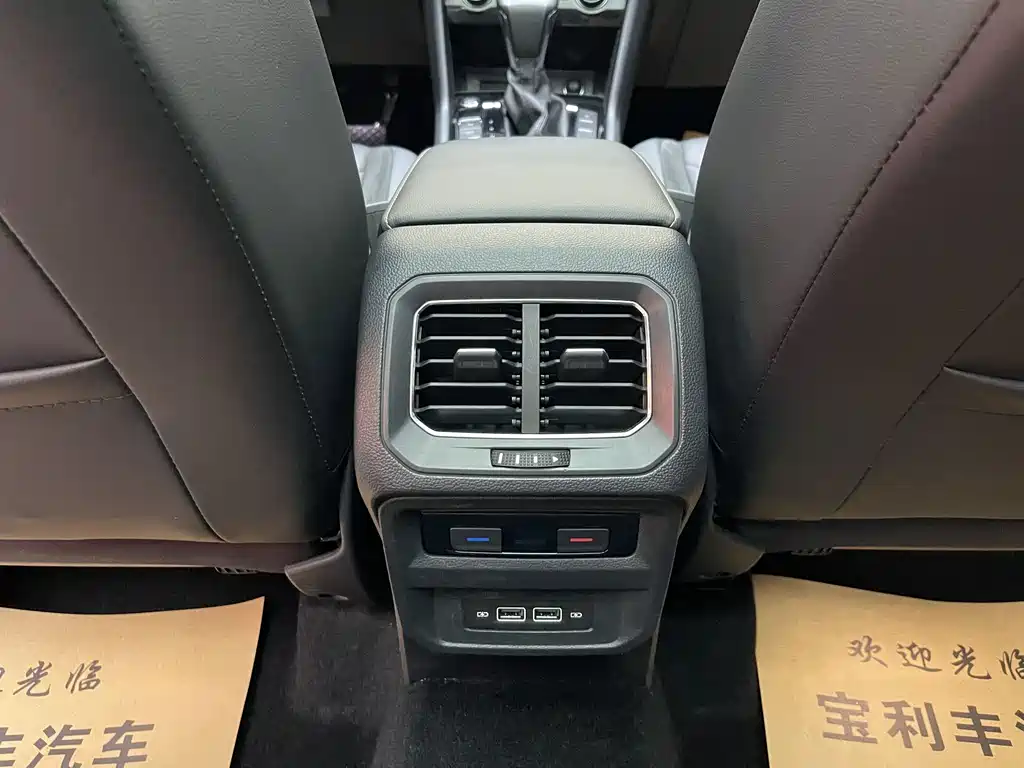 Volkswagen Tiguan L — миниатюра 16